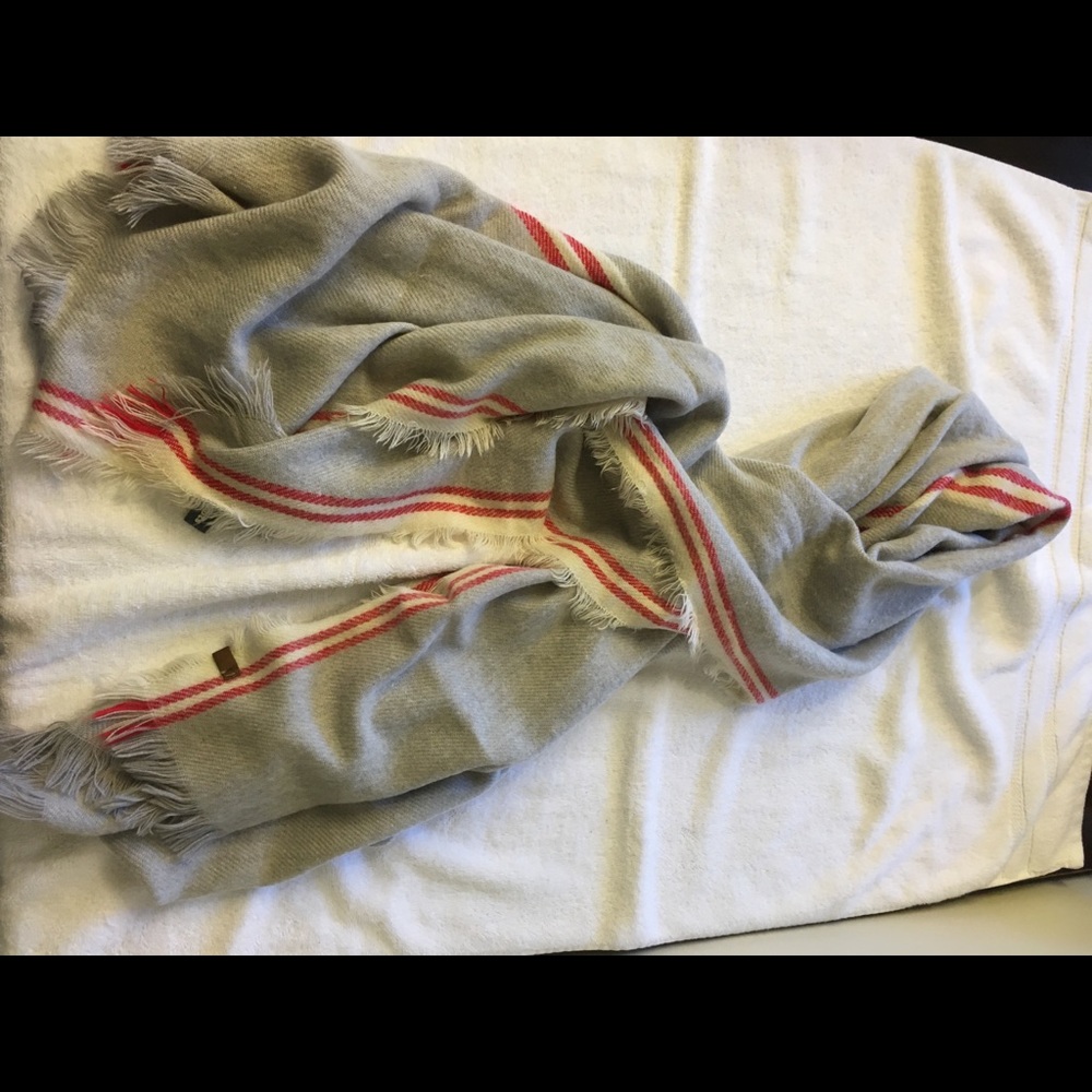 Roots scarf